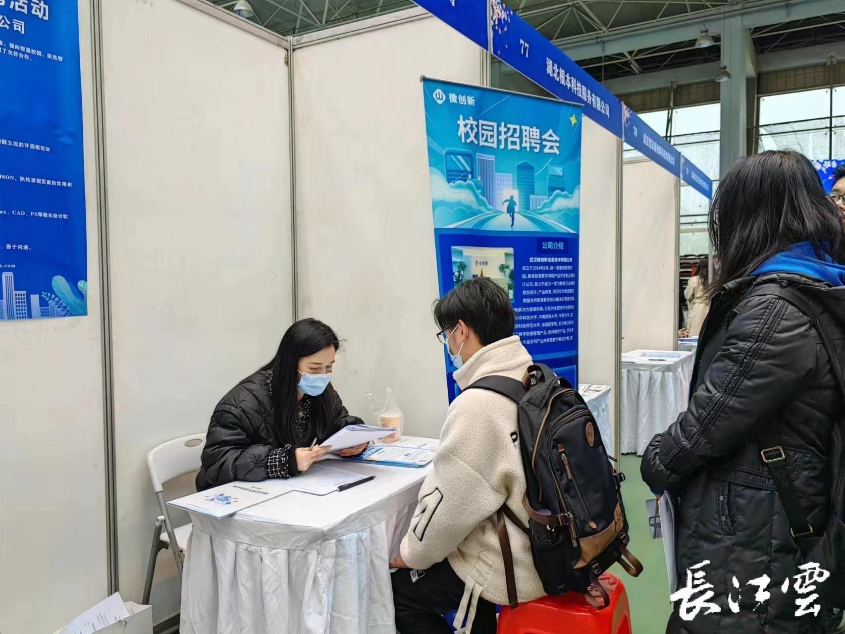 暗网惊现神秘女枪拿走所有账号？地下城007暗中行动！