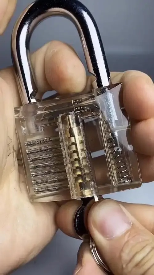 竟然有这种免费透视挂锁头的方法？揭秘背后的惊人真相